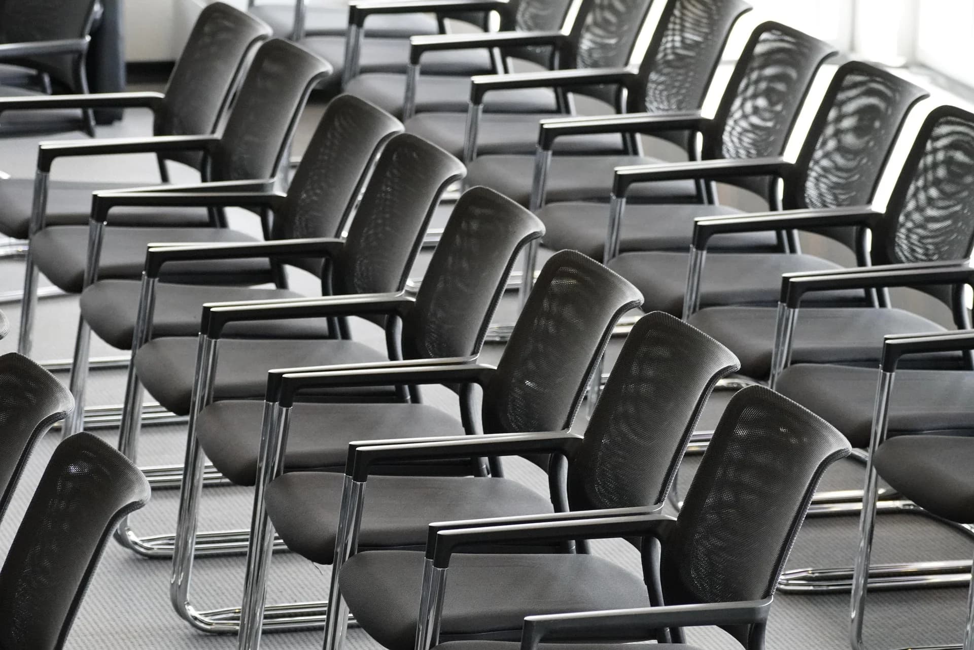 B2B Growth Challenges: Causes, Solutions, and Best Practices